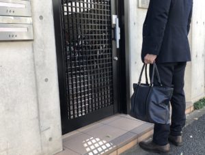 家凸?退職代行を使って会社を辞めると上司が自宅に来るのか