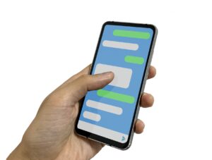 上司や同僚・人事にLINEで退職の連絡・報告【ラインで会社を辞めることを伝える】
