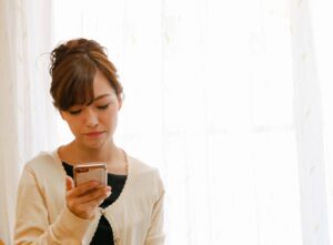 上司や同僚・人事に電話で退職の連絡・報告【言い訳・言い方・伝え方の例文あり】